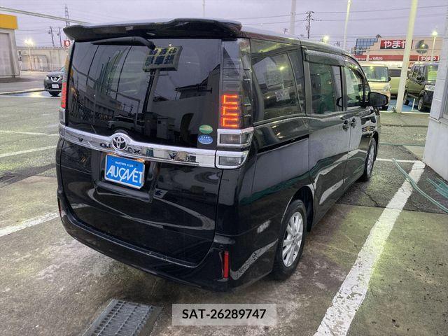Toyota VOXY 2017-08 224866-1