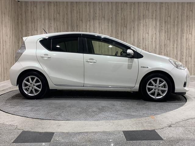Toyota AQUA 2013-10 183864-3