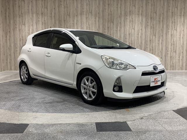Toyota AQUA 2013-10 183864-2