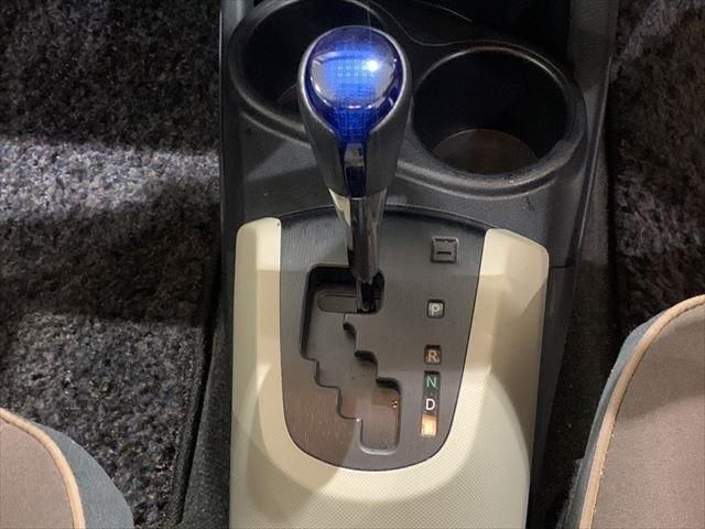 Toyota AQUA 2013-10 183864-27