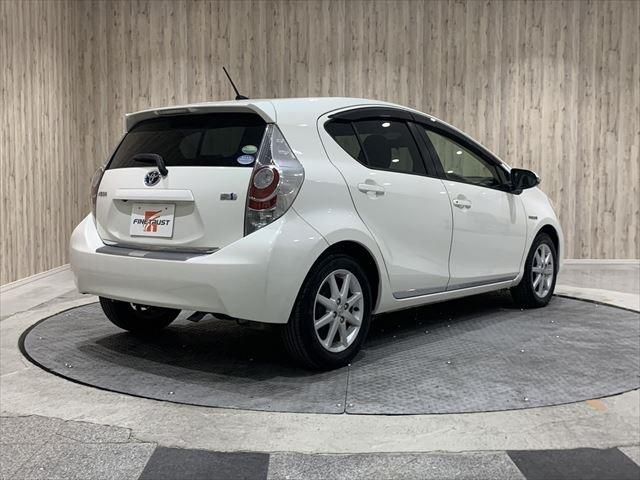 Toyota AQUA 2013-10 183864-4