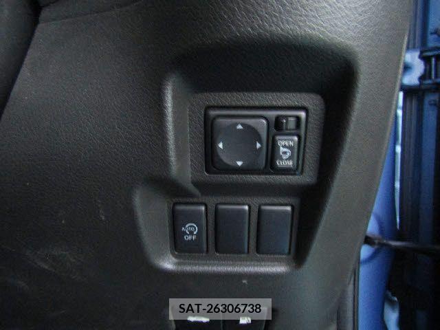 Nissan CUBE 2013-06 208487-11