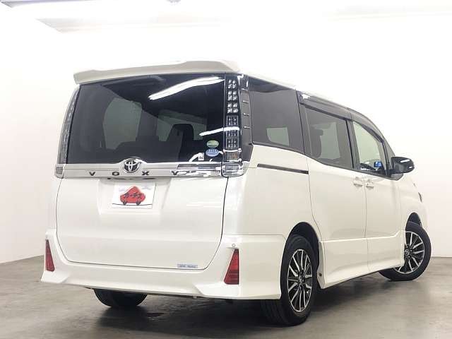 Toyota VOXY 2014-11 28182-2