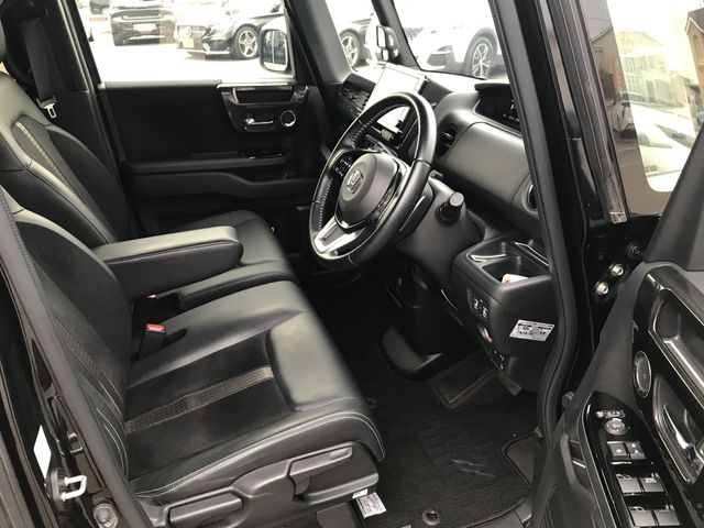 Honda N BOX CUSTOM 2019-05 185111-10