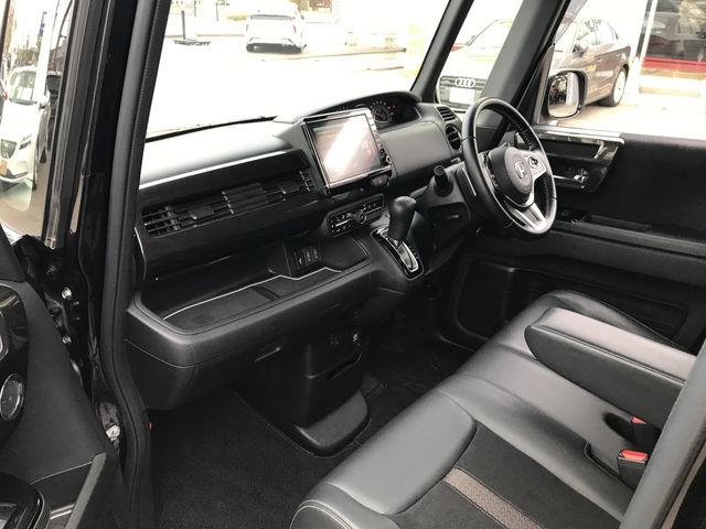Honda N BOX CUSTOM 2019-05 185111-12