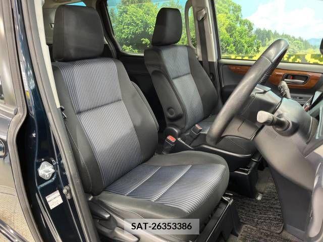 Toyota VOXY 2014-04 321397-7