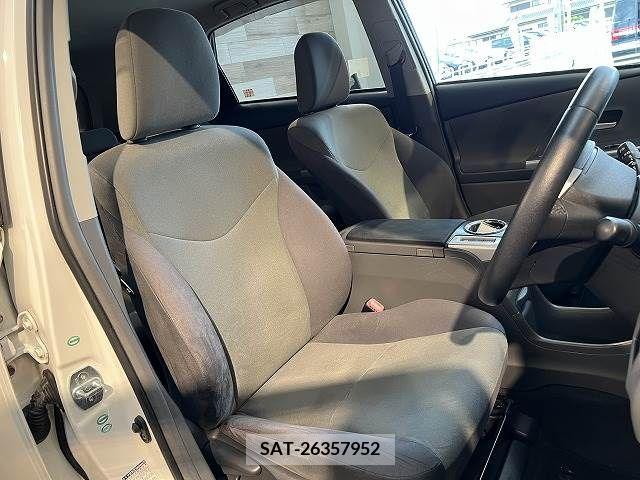Toyota PRIUS ALPHA 2013-06 282437-7