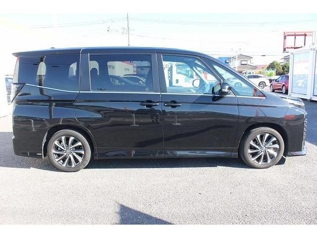 Toyota VOXY HYBRID 2022-04 189071-8