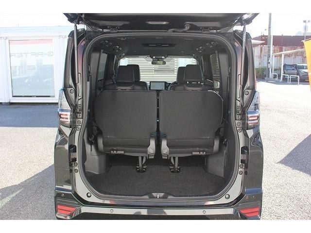 Toyota VOXY HYBRID 2022-04 189071-16
