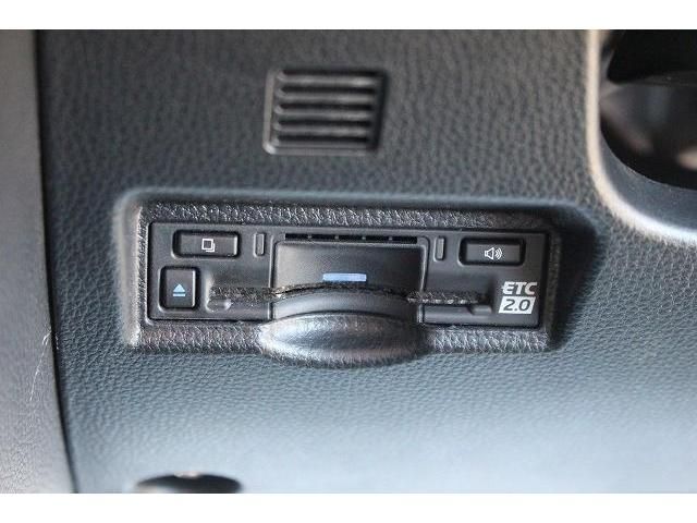 Toyota VOXY HYBRID 2022-04 189071-3