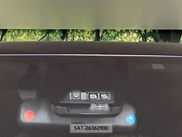 Toyota NOAH HYBRID 2017-08 279595-2