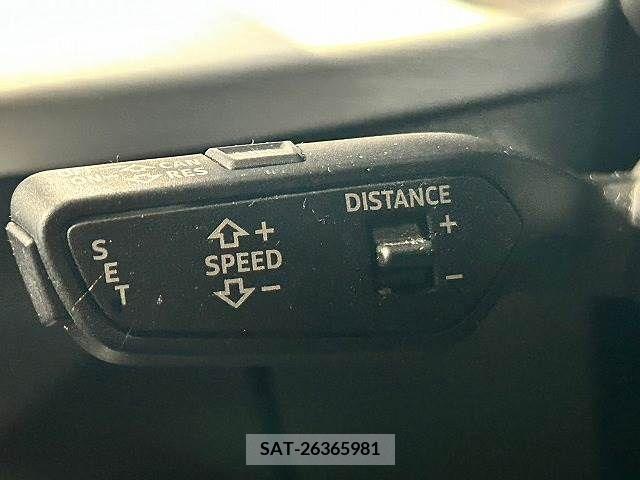 Audi Q2 2017-10 210570-9