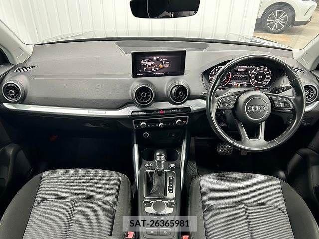 Audi Q2 2017-10 210570-1