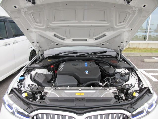 Bmw 3 SERIES 2022-11 2252-12