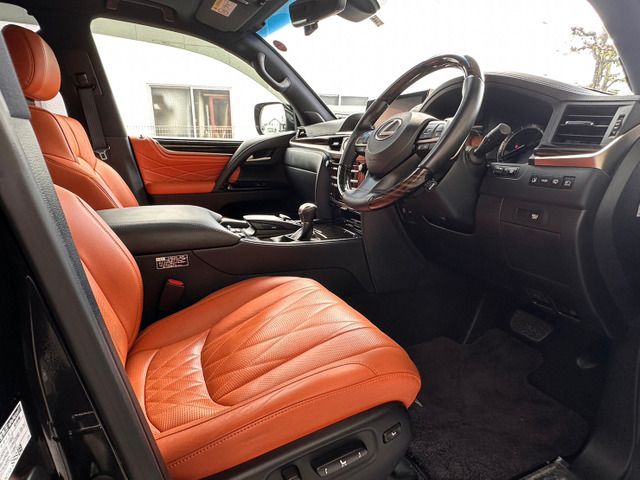 Lexus LX 2019-04 16168-8