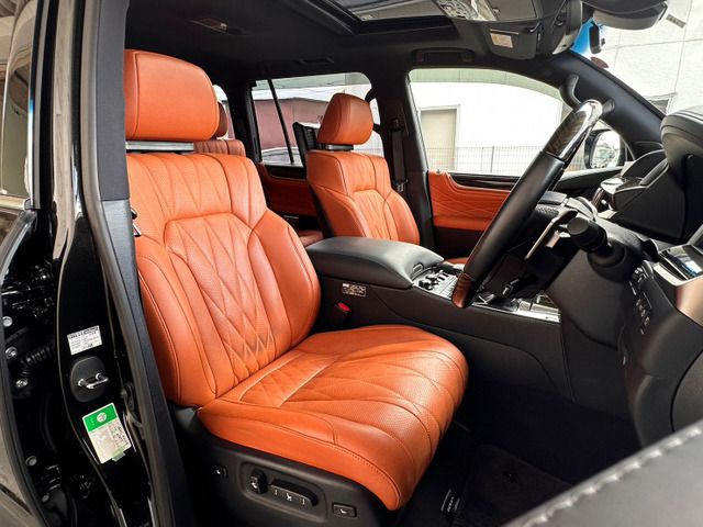 Lexus LX 2019-04 16168-7