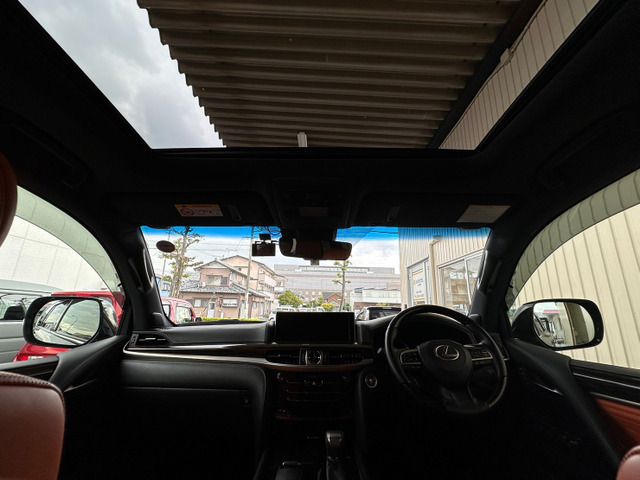 Lexus LX 2019-04 16168-6