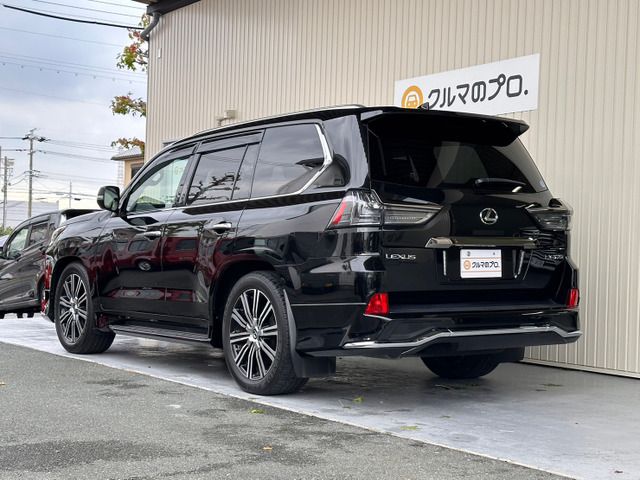 Lexus LX 2019-04 16168-3