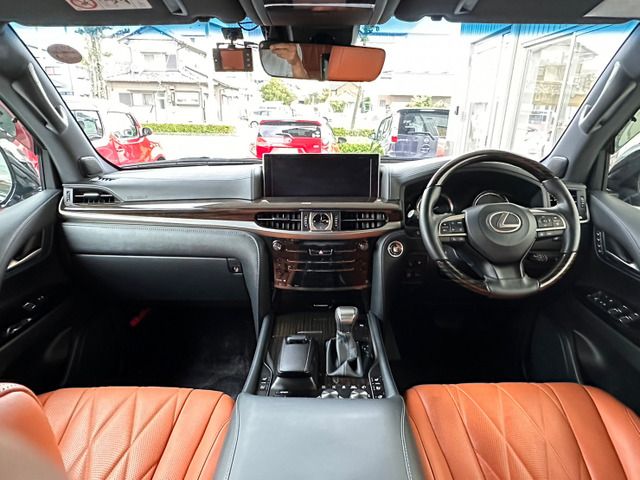 Lexus LX 2019-04 16168-5