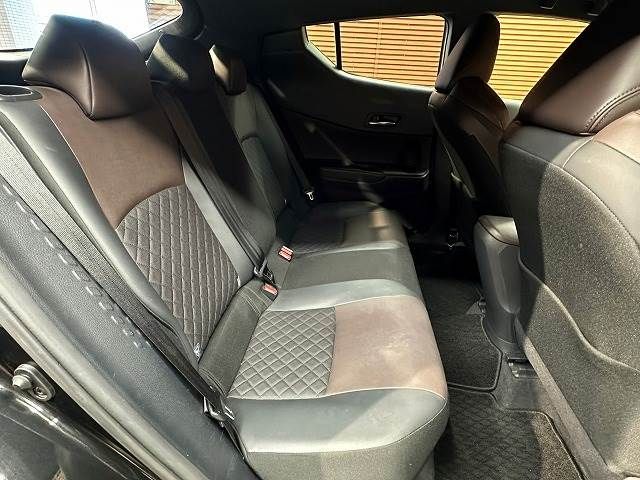 Toyota C-HR 2017-07 9555-8