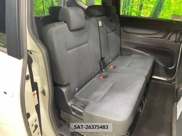 Toyota SIENTA 2015-08 348671-9