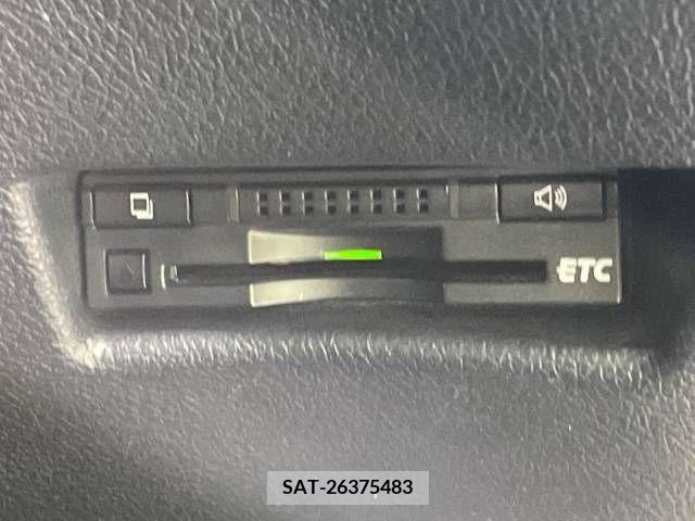 Toyota SIENTA 2015-08 348671-7