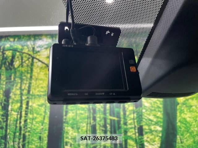 Toyota SIENTA 2015-08 348671-6