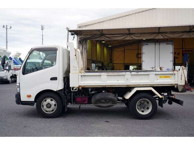 Hino DUTRO 2017-02 184706-2