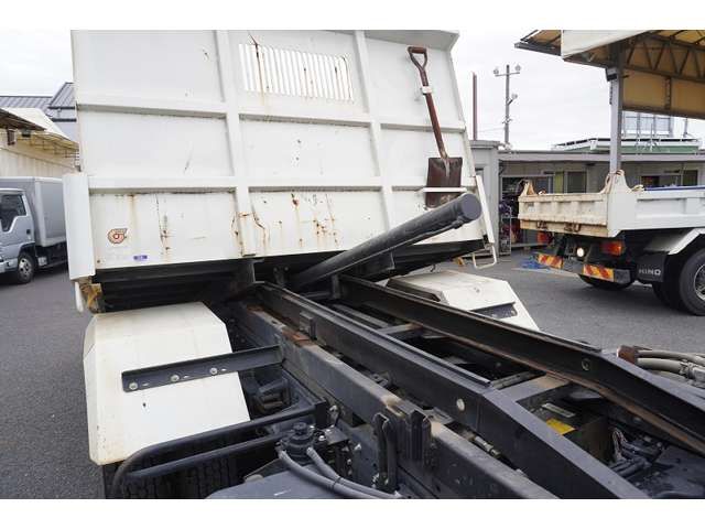 Hino DUTRO 2017-02 184706-18