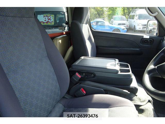 Nissan Caravan 2011-09 203596-4