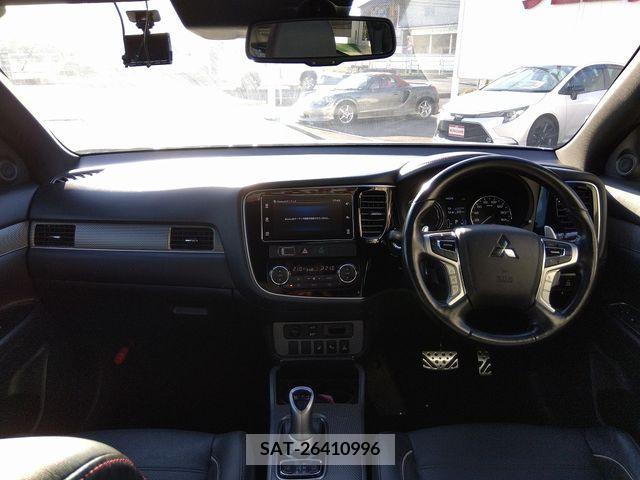 Mitsubishi OUTLANDER PHEV 2018-04 331719-2
