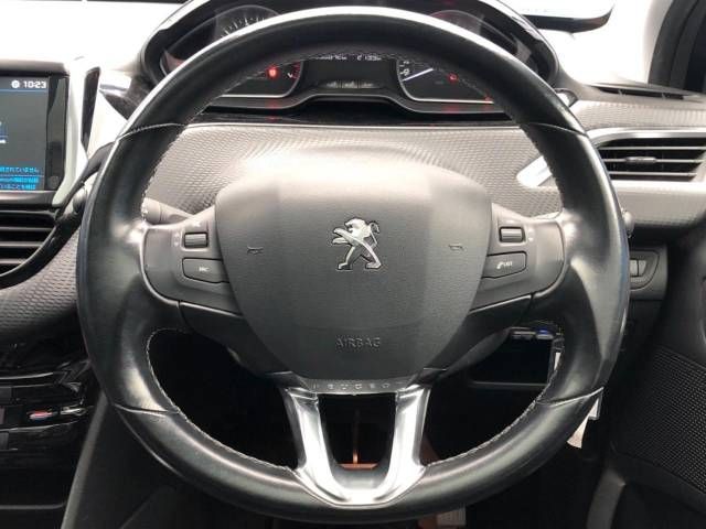 Peugeot 208 2018-09 182289-11