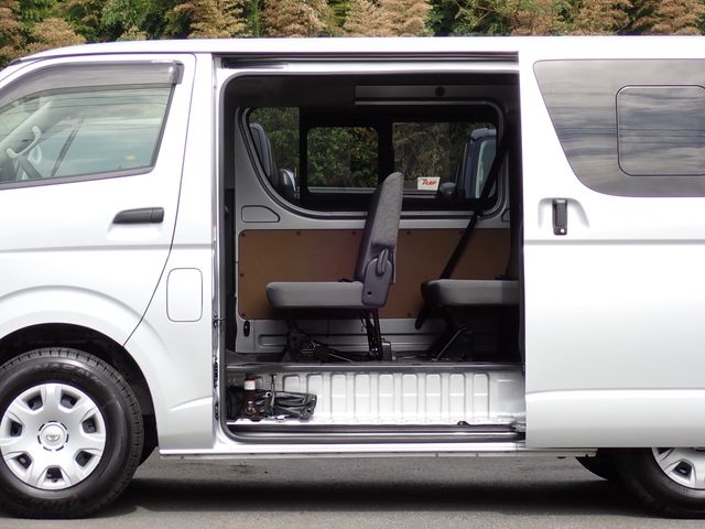 Toyota HIACE VAN 2020-06 20238-4
