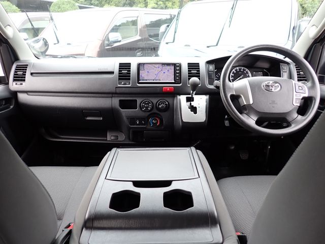 Toyota HIACE VAN 2020-06 20238-6