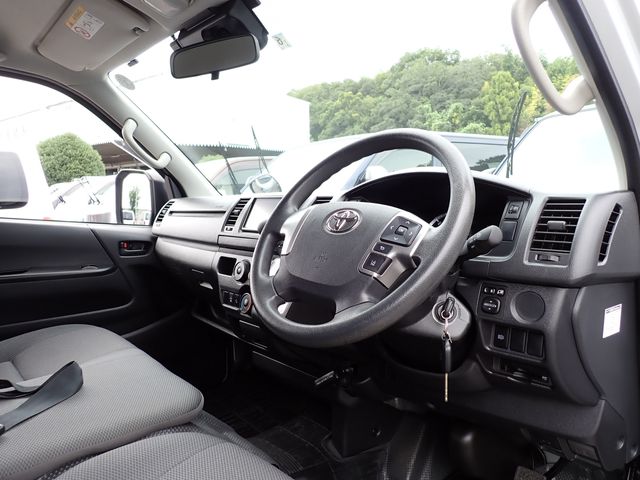 Toyota HIACE VAN 2020-06 20238-17