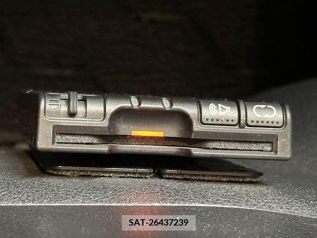 Nissan JUKE 2011-10 374320-6