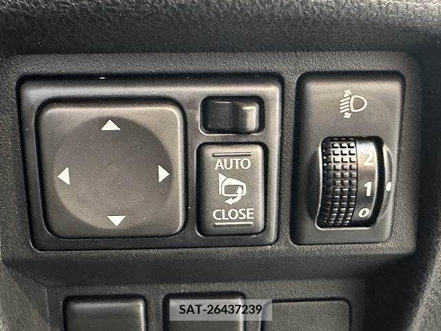 Nissan JUKE 2011-10 374320-14