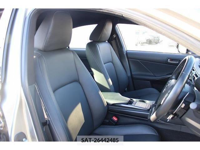 Lexus IS 2021-01 207594-14
