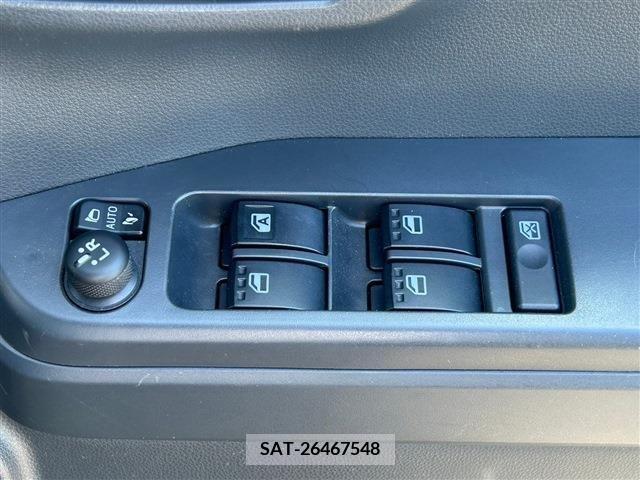 Toyota Pixis Mega 2018-09 282359-15