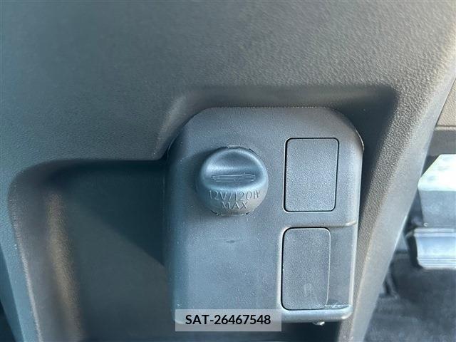 Toyota Pixis Mega 2018-09 282359-16