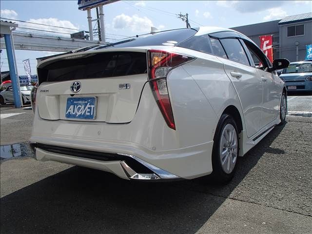 Toyota PRIUS 2017-06 12919-3