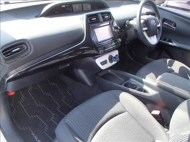 Toyota PRIUS 2017-06 12919-19