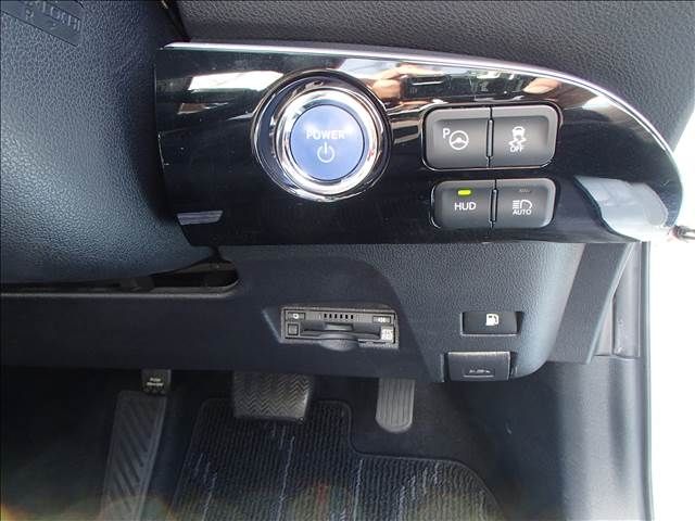 Toyota PRIUS 2017-06 12919-20