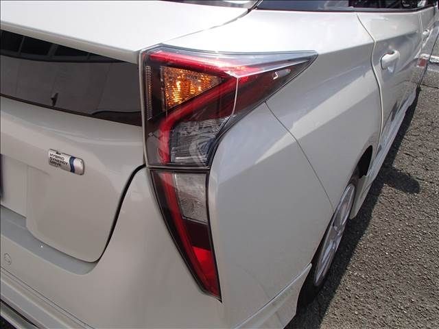 Toyota PRIUS 2017-06 12919-7