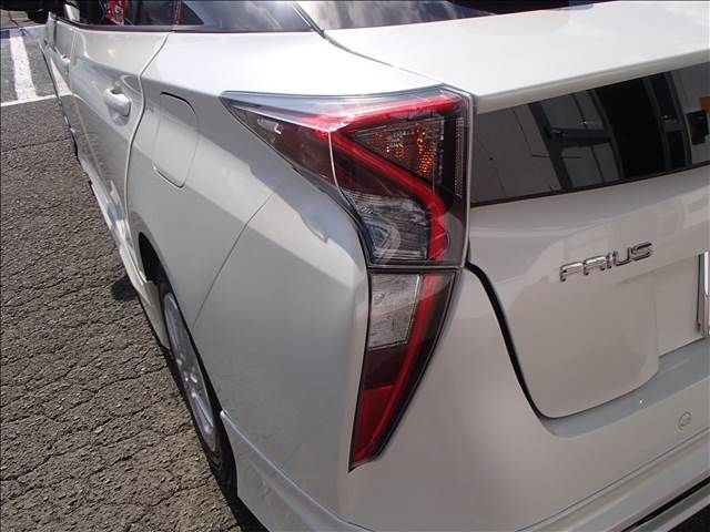 Toyota PRIUS 2017-06 12919-6