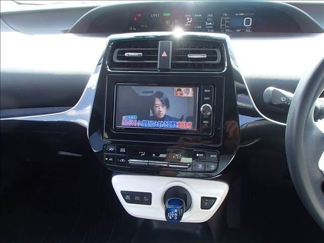 Toyota PRIUS 2017-06 12919-14