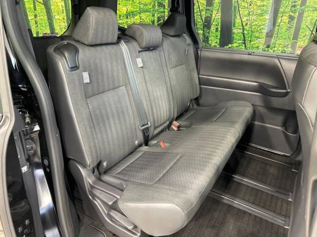 Toyota NOAH 2023-06 196454-9