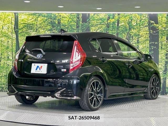 Toyota AQUA 2014-10 343749-17