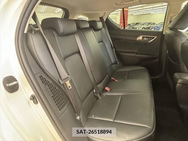 Lexus CT 2016-05 322674-6