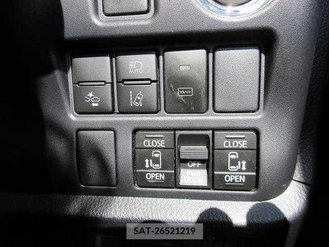 Toyota NOAH 2018-11 279501-5